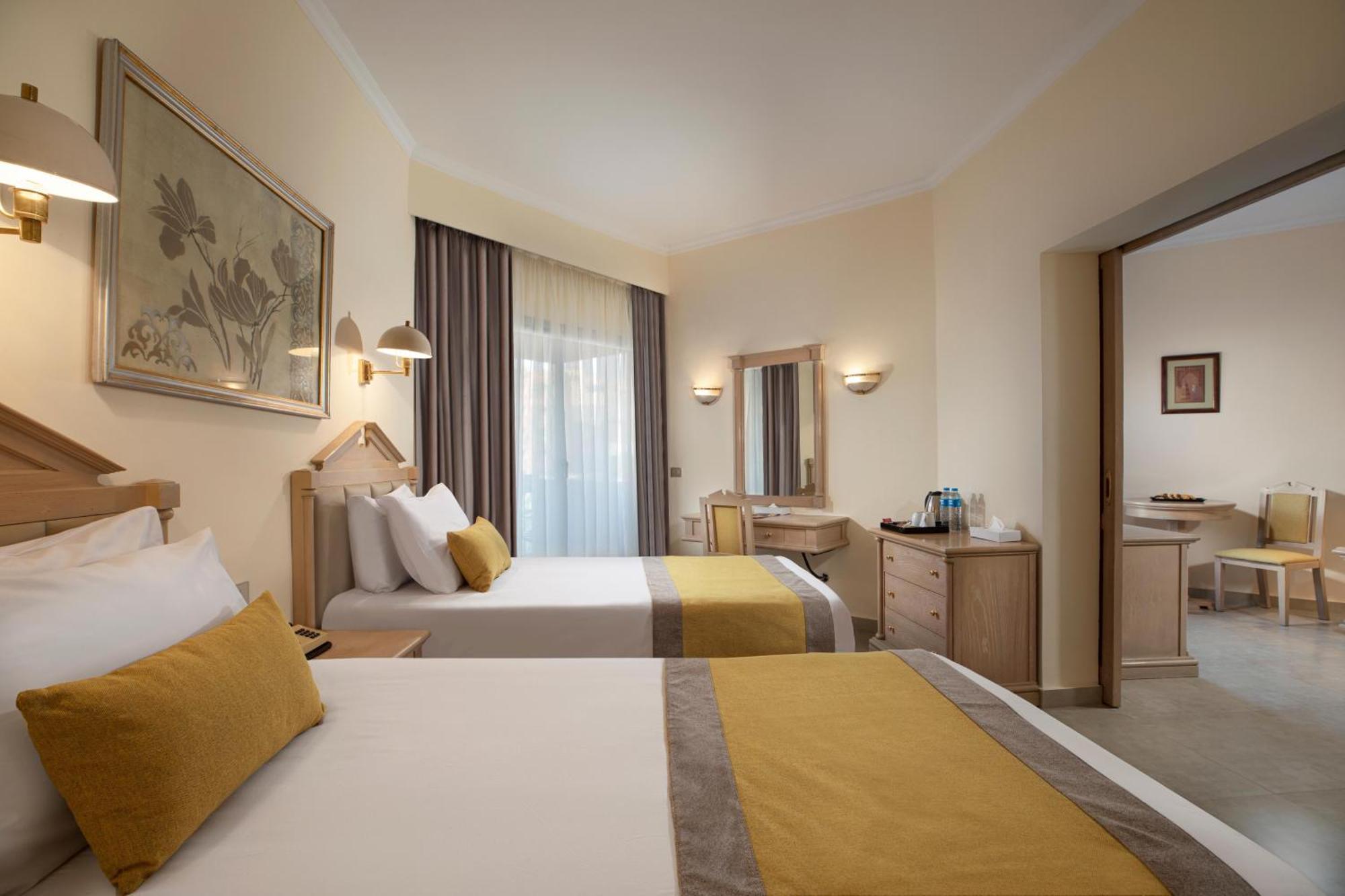 Pyramisa Hotel Луксор Екстериор снимка