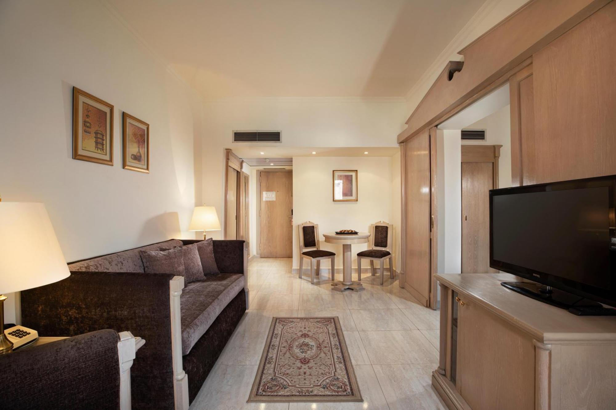 Pyramisa Hotel Луксор Екстериор снимка
