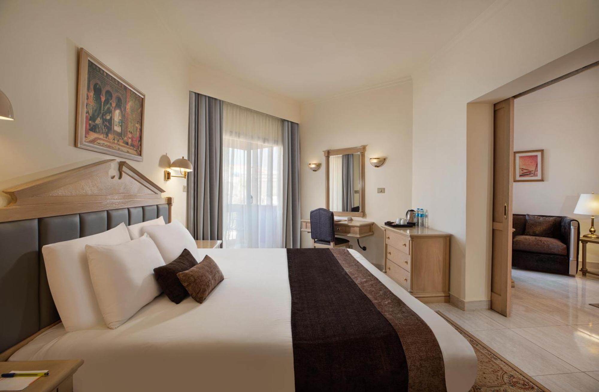 Pyramisa Hotel Луксор Екстериор снимка